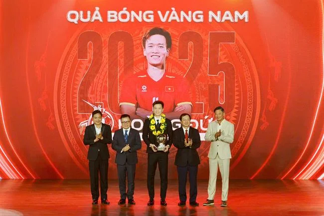 Các lựa chọn đặt cược Baccarat trên bàn chơi với chip và thẻ bài tại dagac3 bet